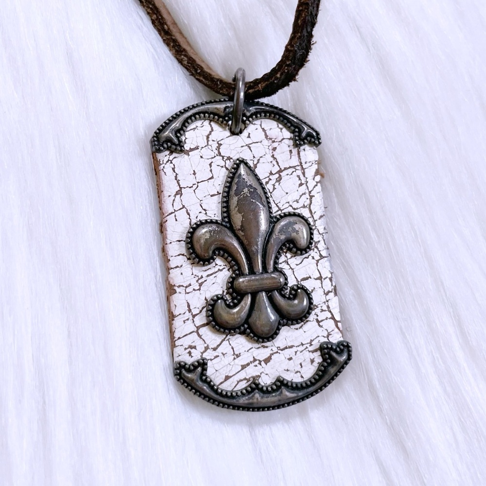 Men’s Fleur De Lis Adjustable Leather Necklace - Picture 3 of 5